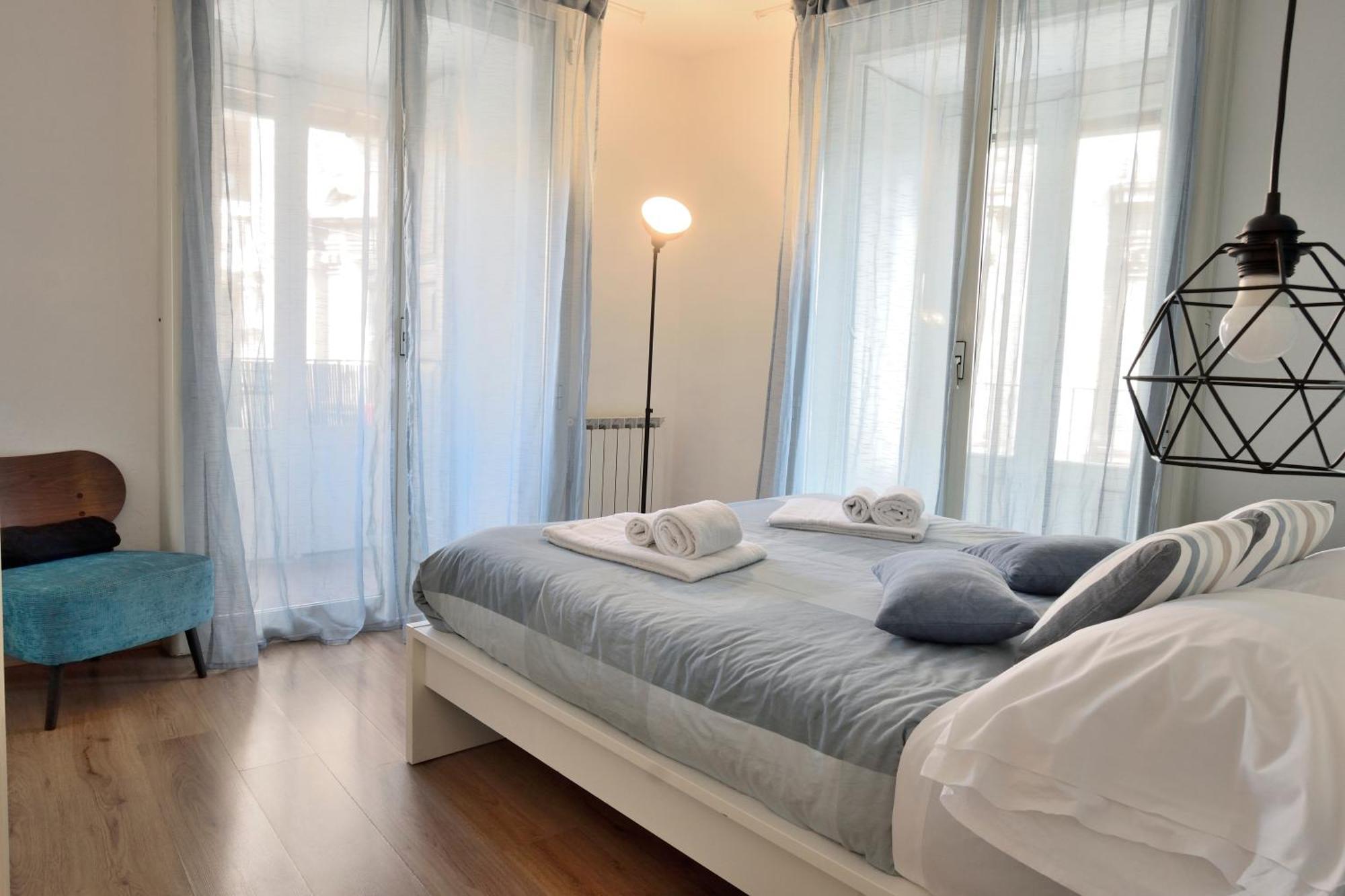La Casa Di Carta In Piazza Stesicoro * Catania