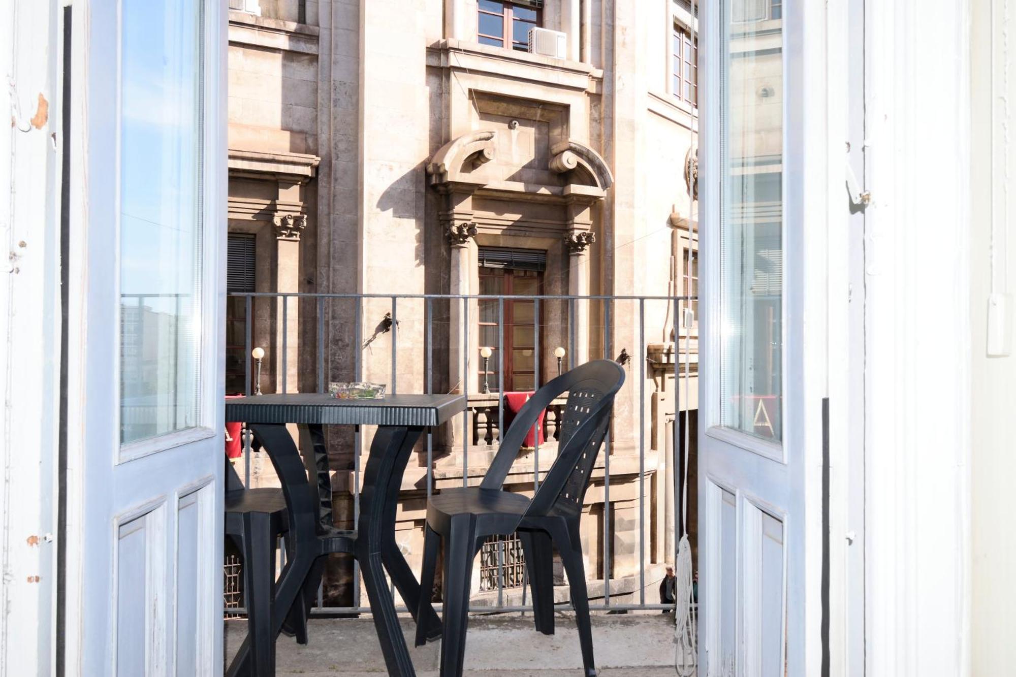 Apartment La Casa Di Carta In Piazza Stesicoro Catania